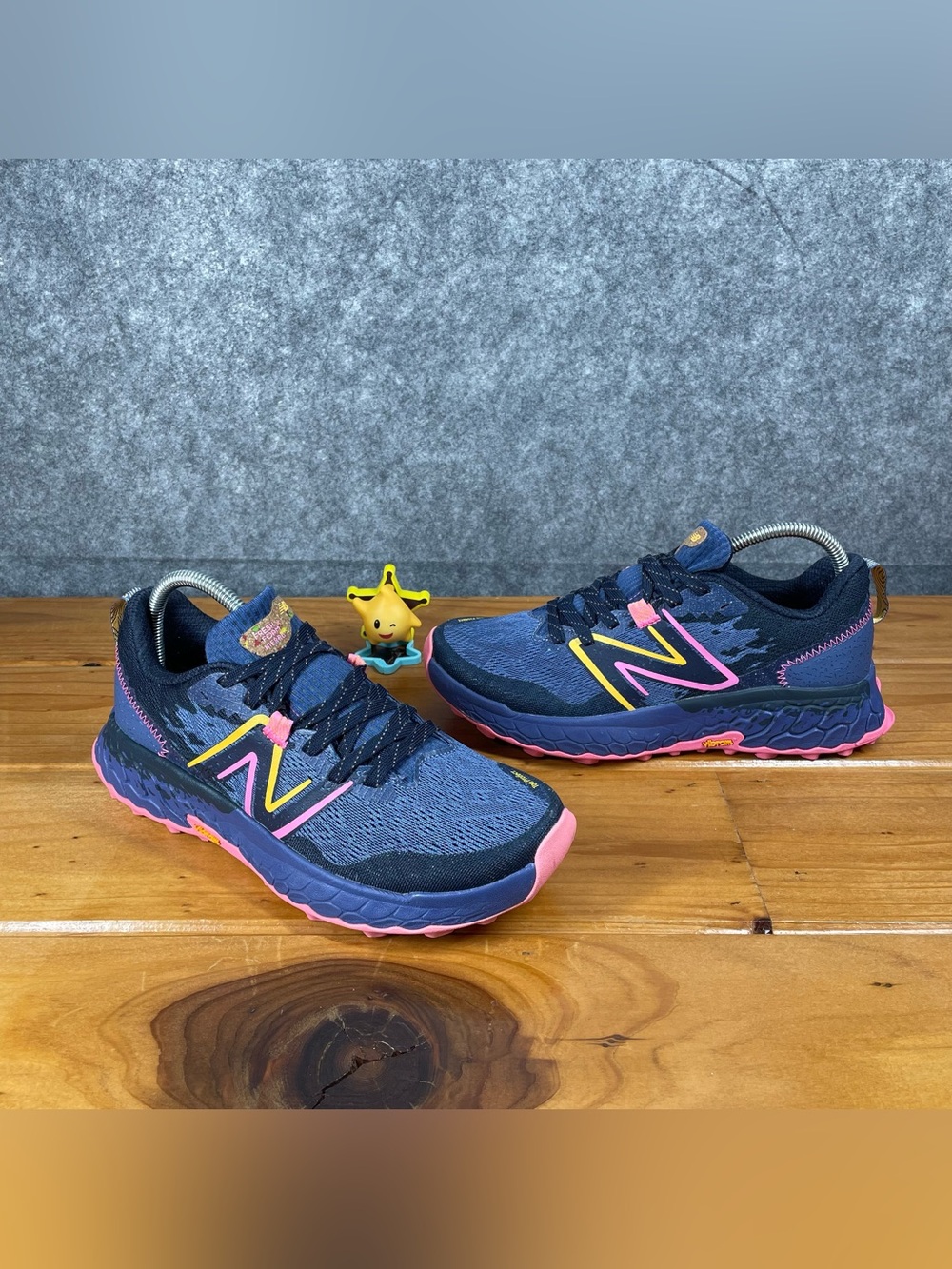 New Balance Fresh Foam X Hierro V7 Womens 9 B Vibram Trail Running Shoes WTHIERP
